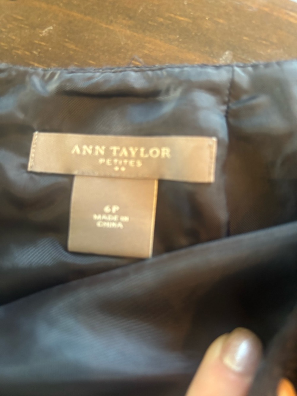 Ann Taylor Petite SUIT SET Navy Textured  6P Classic Blazer & Skirt set EUC - Picture 6 of 8